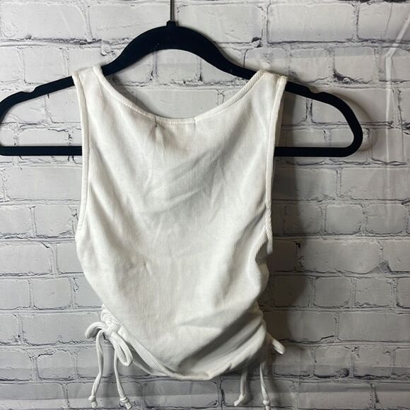 🌼 Forever 21 Cropped White Tank - Size Small (NWT) - Picture 3 of 3